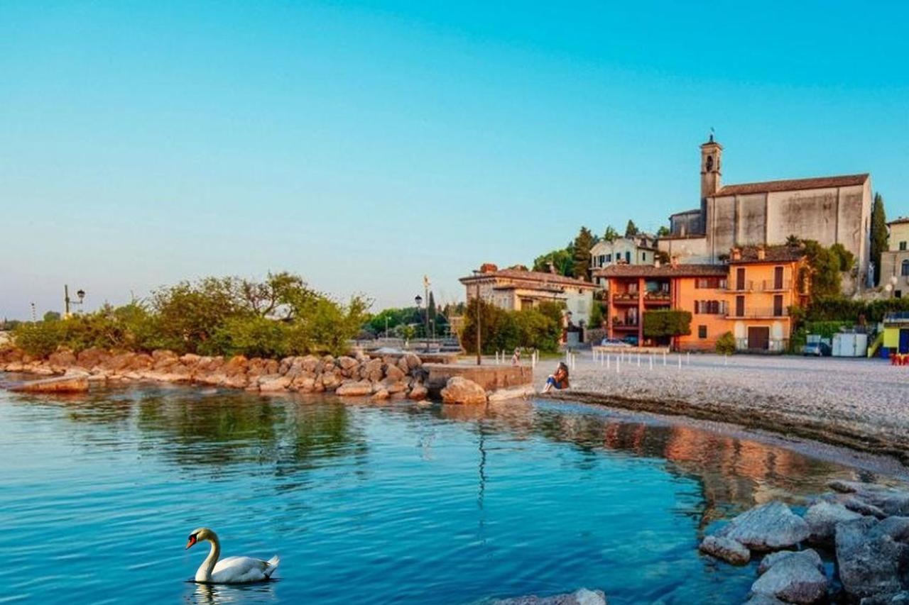 Luminoso Trilocale Con Piscina E Giardino Privato Διαμέρισμα Ντεζεντσάνο ντελ Γκάρντα Εξωτερικό φωτογραφία