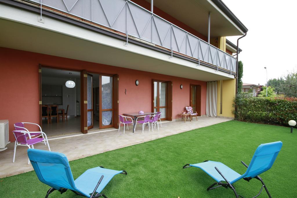 Luminoso Trilocale Con Piscina E Giardino Privato Διαμέρισμα Ντεζεντσάνο ντελ Γκάρντα Εξωτερικό φωτογραφία