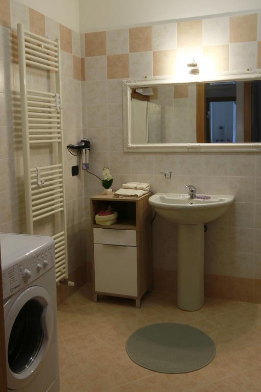 Luminoso Trilocale Con Piscina E Giardino Privato Διαμέρισμα Ντεζεντσάνο ντελ Γκάρντα Εξωτερικό φωτογραφία