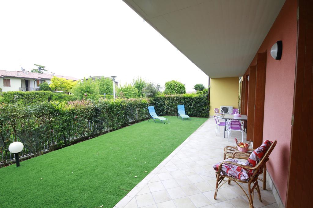 Luminoso Trilocale Con Piscina E Giardino Privato Διαμέρισμα Ντεζεντσάνο ντελ Γκάρντα Εξωτερικό φωτογραφία